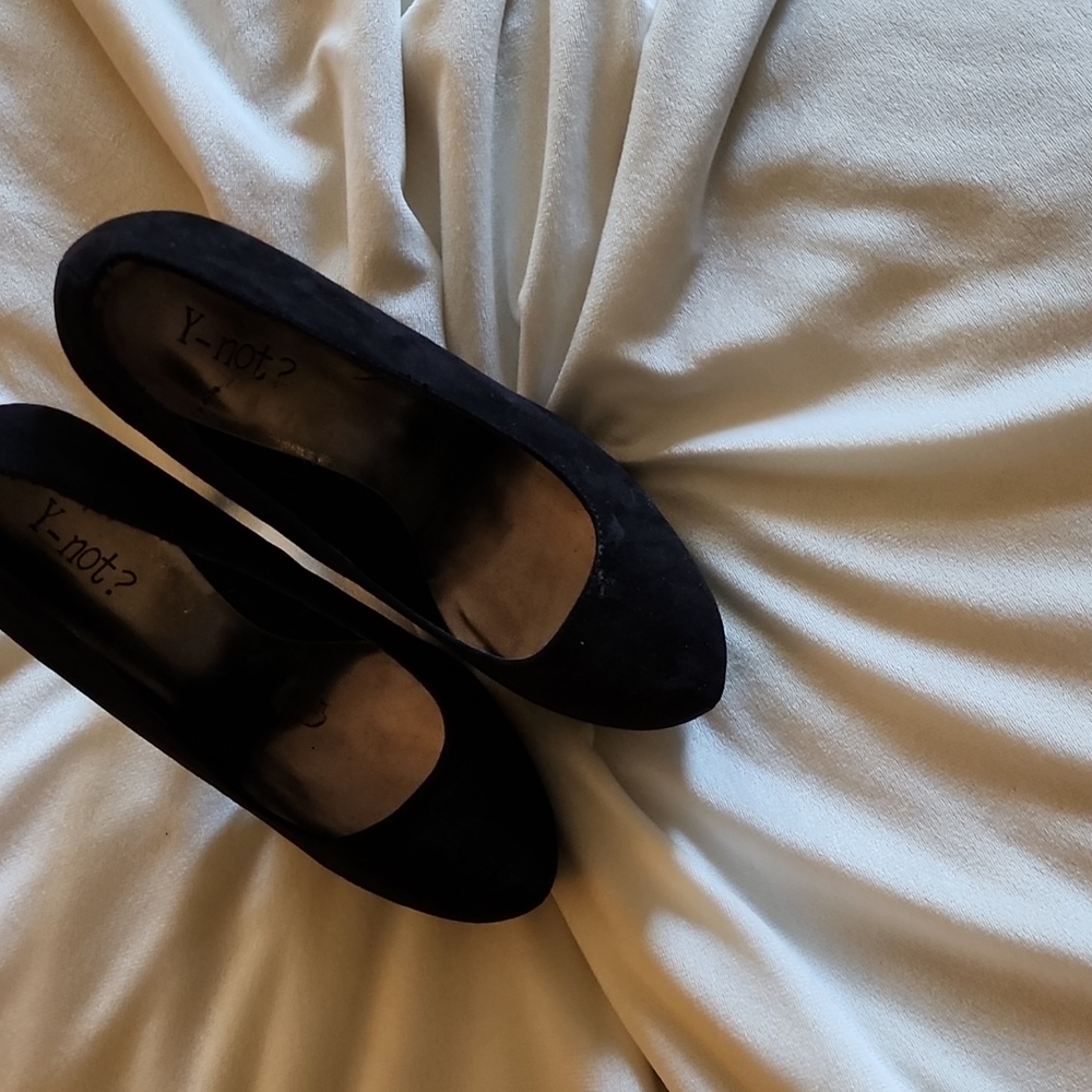 Y-Not black heels size 7
